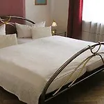 Senta Pensión 2*